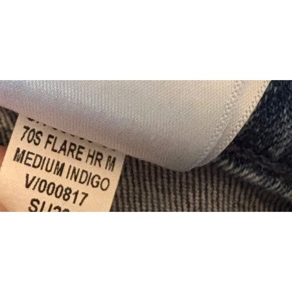 GAP 70s Flare High Rise Jeans Medium Wash Size 27 or US 4 Long TALL - Picture 12 of 14